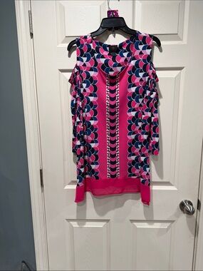 Cold-Shoulder Printed Women's Top in Fuchsia and Navy Size L